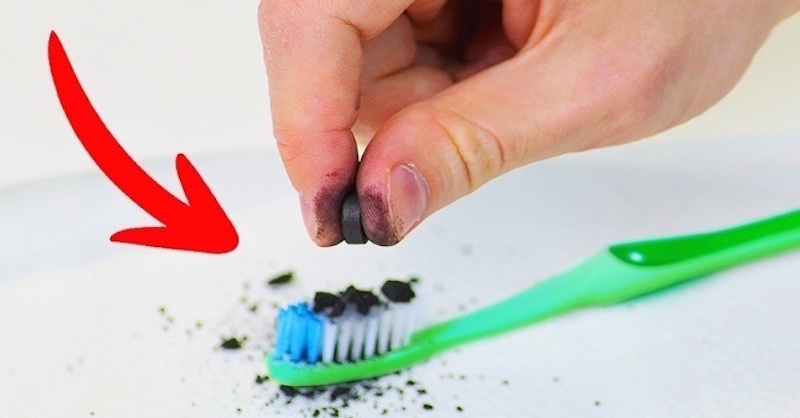 10 najlepších domácich spôsobov, ako si vybieliť zuby prírodne