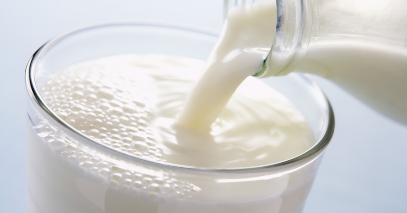 Prečo vedec z Harvardu vystríha pred konzumáciou nízkotučného mlieka