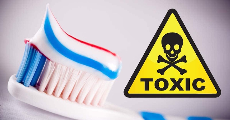 Aj prírodné zubné pasty môžu obsahovať toxíny. Na ktoré látky si dávať pozor?