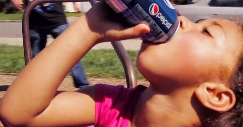 Ako dopadlo 5-ročné dievčatko po vypití 1460 plechoviek Pepsi